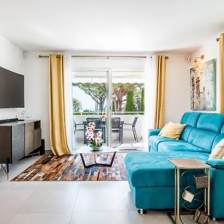 With Pool - 5min Walk From Beaches