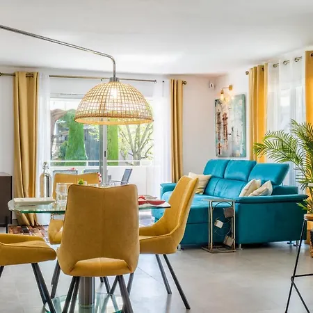 With Pool - 5min Walk From Beaches *